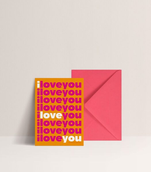 Vous avez envie d'envoyer une jolie carte à vos proches pour accompagner le cadeau d’anniversaire de votre meilleure amie par une carte cool et moderne ? Oui mais voila, vous avez parcouru tout le net et rien n’a su trouver grâce à vos yeux. On ne s’affole pas, sur notre boutique en ligne de papeterie nous avons créé pour vous une gamme de cartes à envoyer modernes et avec des formes que vous ne verrez pas ailleurs.